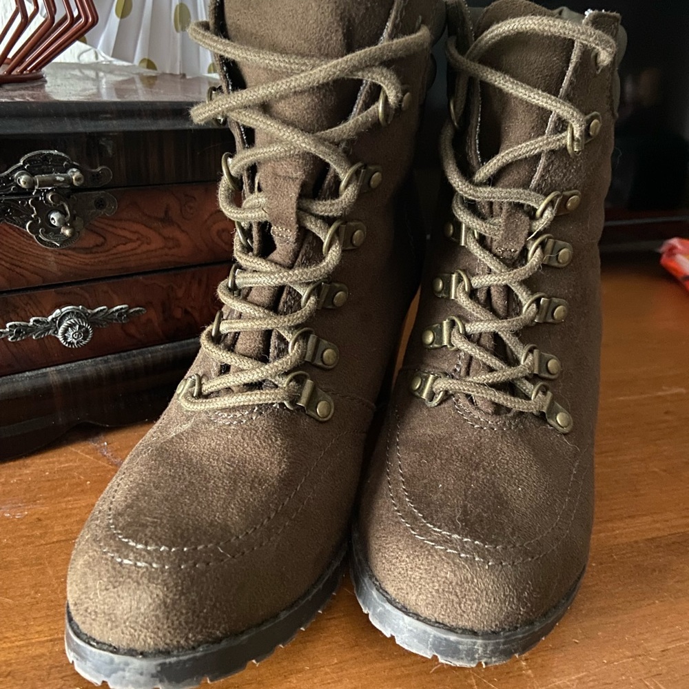 Brown healed boots